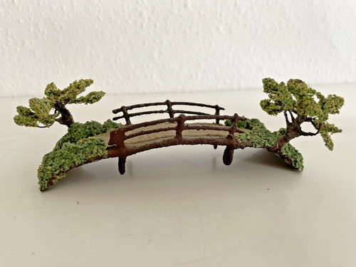 Alte brücke mit bäumen - alte,