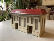 Bahnhofgebäude (alt) - Spur